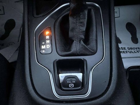 Used 2019 Jeep Cherokee Latitude w/ Popular Appearance Group FWD image 34