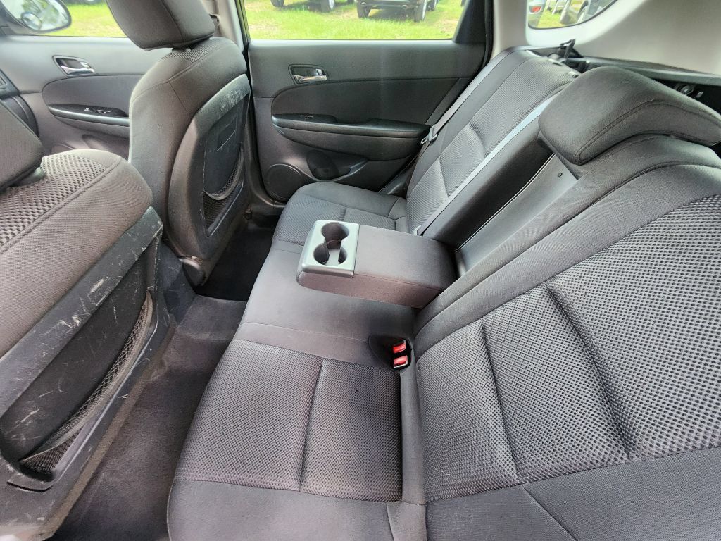 Used 2009 Hyundai Elantra w/ Premium-Sport Pkg 2 FWD image 9