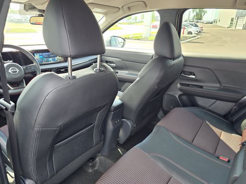 Used 2025 Nissan Kicks SR AWD/4WD image 14