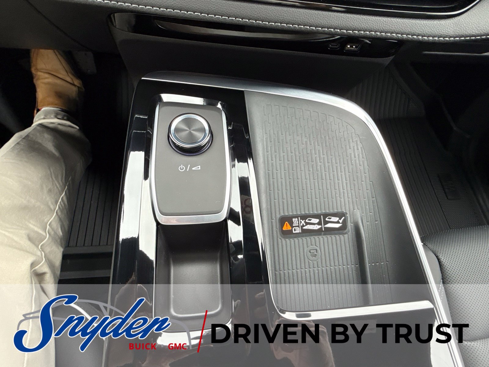 New 2027 Buick Enclave Sport Touring w/ Power Package FWD image 42
