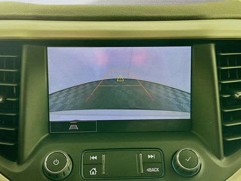 Used 2023 GMC Acadia SLT image 23