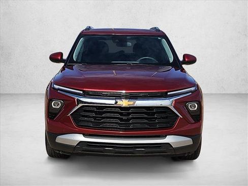 Used 2025 Chevrolet TrailBlazer LT FWD image 2