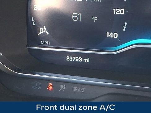 Used 2024 Chevrolet Suburban Z71 image 6