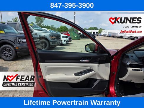 Used 2024 Nissan Altima 2.5 SV w/ SV Premium Package FWD image 18
