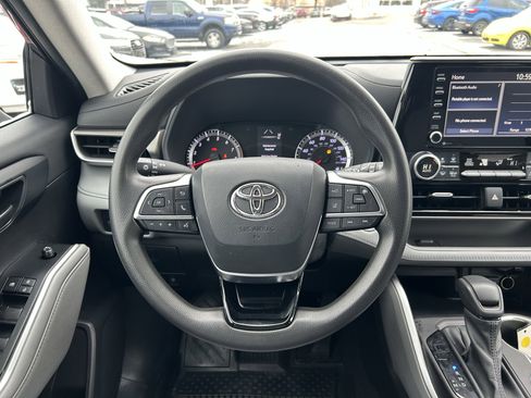 Used 2021 Toyota Highlander L image 10