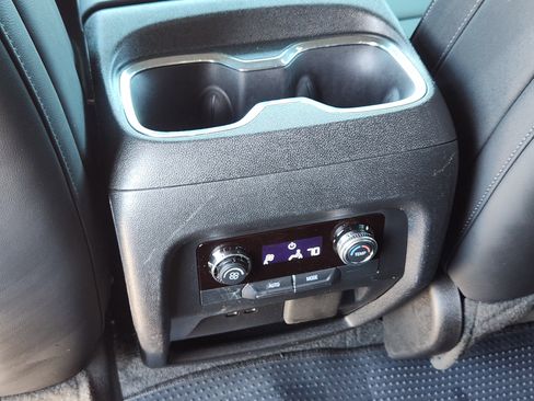 Used 2024 GMC Acadia Elevation FWD image 31