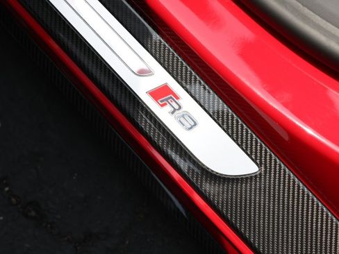 Used 2018 Audi R8 V10 plus w/ Full Leather Package image 63