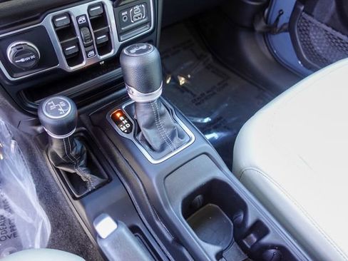 Used 2024 Jeep Wrangler Unlimited AWD/4WD image 20