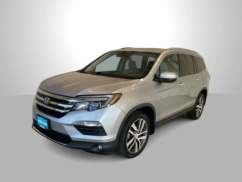 Used 2017 Honda Pilot Touring image 1