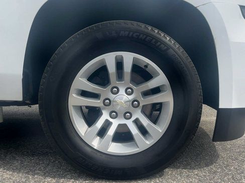 Used 2020 Chevrolet Suburban LT RWD image 38