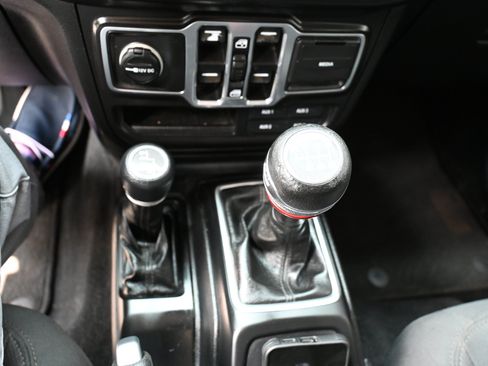 Used 2018 Jeep Wrangler Unlimited Sport S AWD/4WD image 16