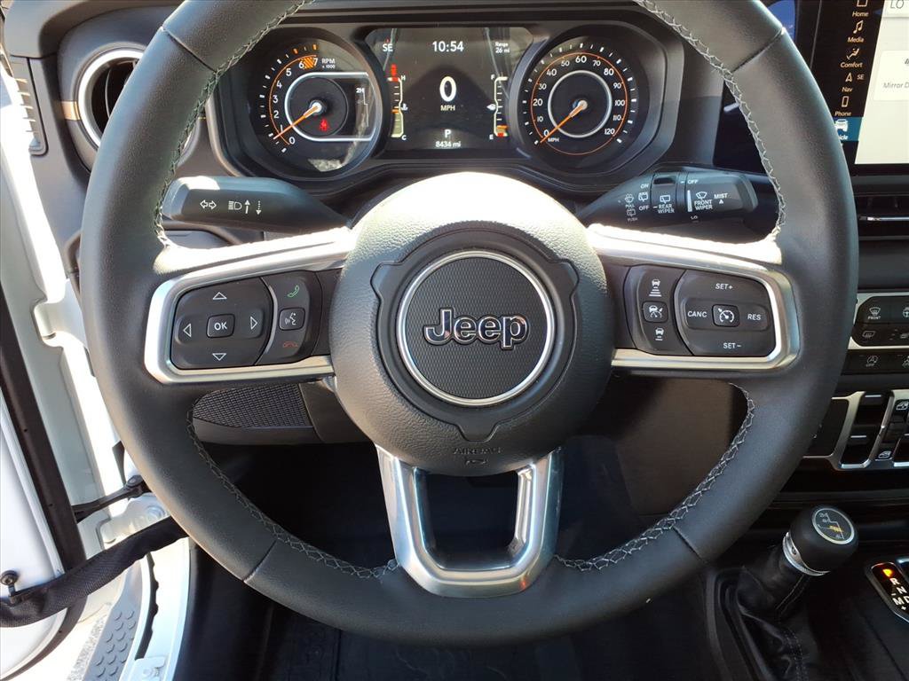 Used 2025 Jeep Wrangler Unlimited Sahara AWD/4WD image 24