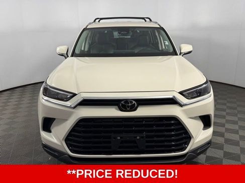 Used 2024 Toyota Grand Highlander XLE image 2