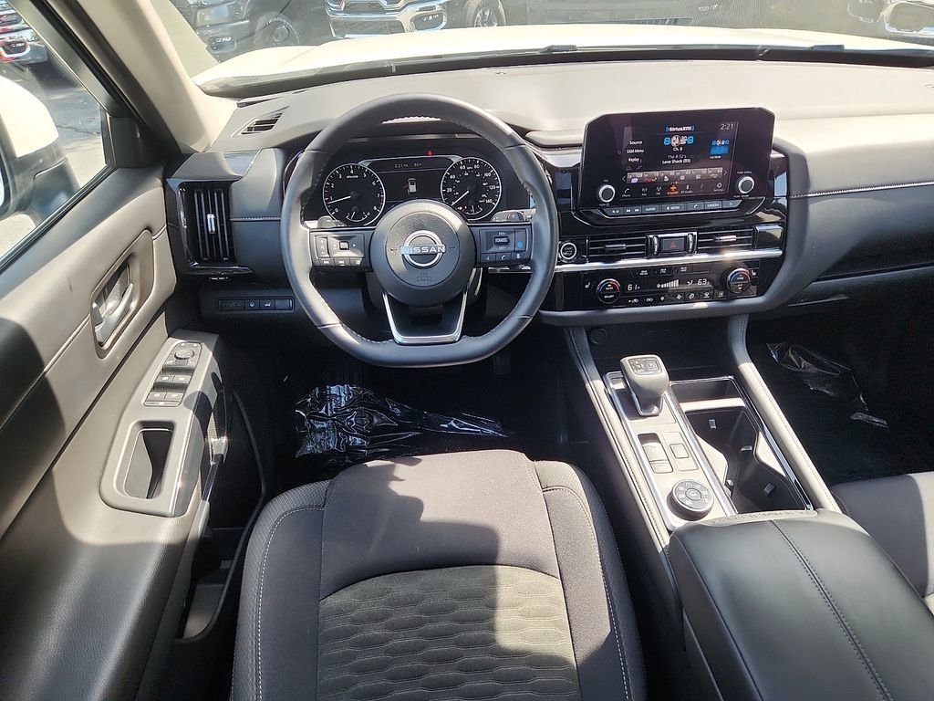 Used 2023 Nissan Pathfinder SV w/ SV Premium Package AWD/4WD image 11
