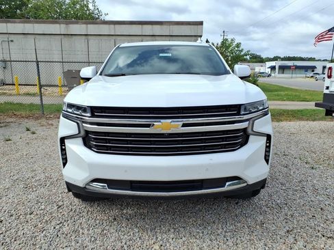 Used 2024 Chevrolet Suburban LT w/ LT Signature Plus Package AWD/4WD image 9