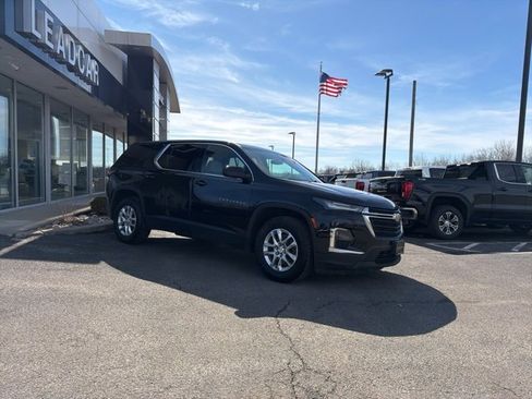 Used 2022 Chevrolet Traverse LS image 7