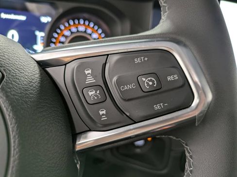 Used 2026 Jeep Wrangler Unlimited Sahara AWD/4WD image 18