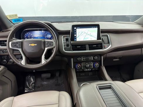 Used 2022 Chevrolet Suburban LT w/ LT Signature Package AWD/4WD image 7