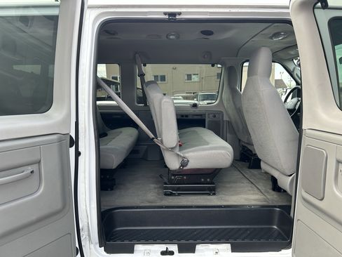 Used 2011 Ford E-350 and Econoline 350 XLT image 14