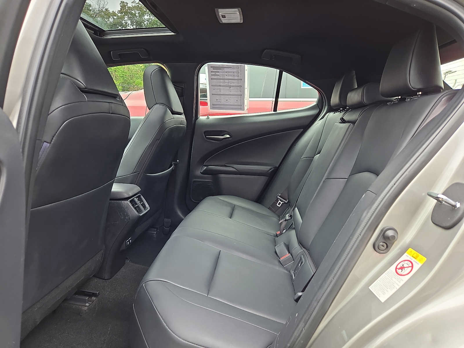 Used 2019 Lexus UX 200 FWD image 8