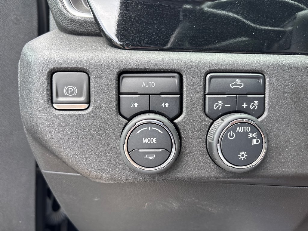 Used 2023 Chevrolet Silverado 1500 LT AWD/4WD image 12