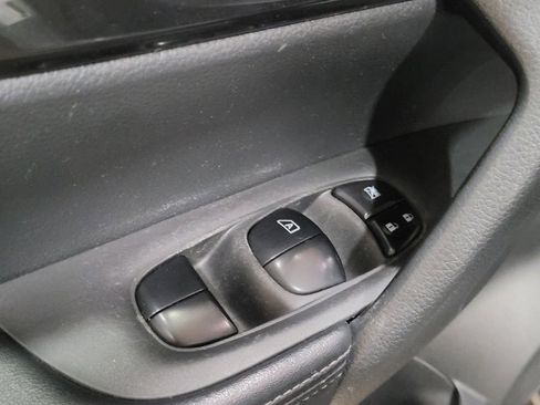 Used 2018 Nissan Rogue SV image 27