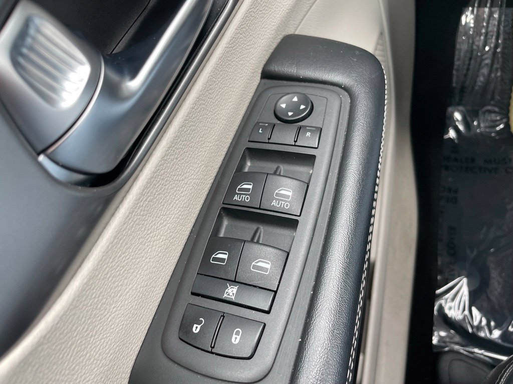 Used 2022 Chrysler Pacifica Touring-L FWD image 23