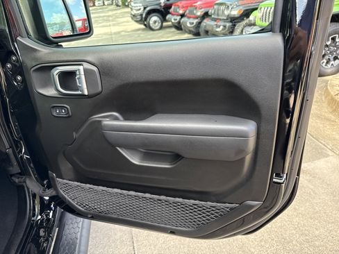 Used 2025 Jeep Wrangler Sport S image 15