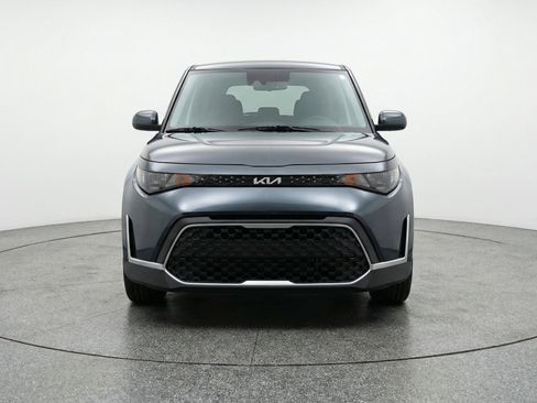 Used 2025 Kia Soul LX w/ LX Technology Package image 2