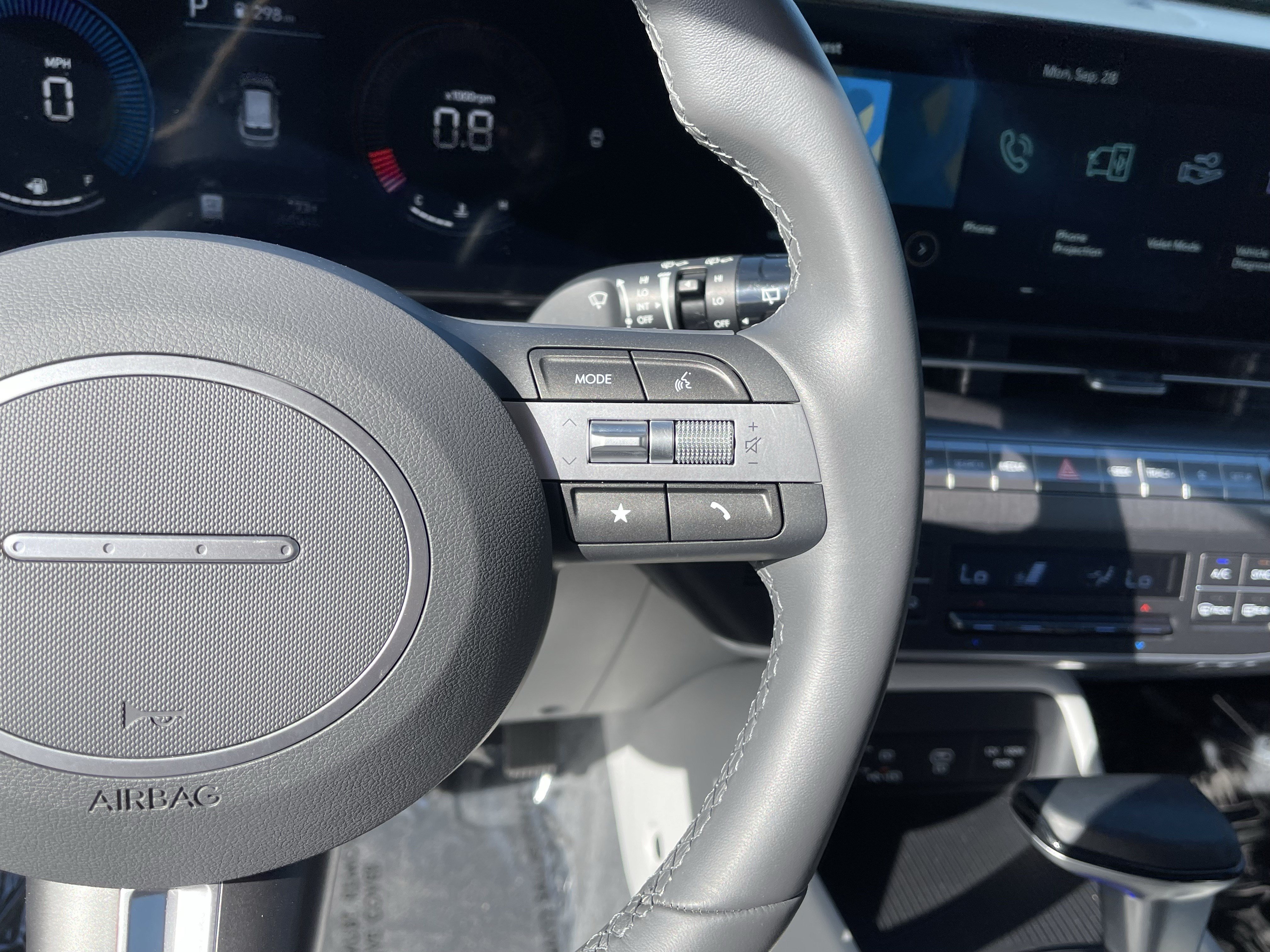 Used 2025 Hyundai Kona SEL AWD/4WD image 22