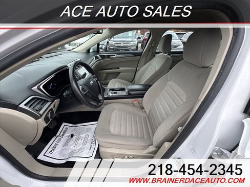 Used 2020 Ford Fusion SE image 8