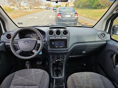 Used 2010 Ford Transit Connect XLT image 19