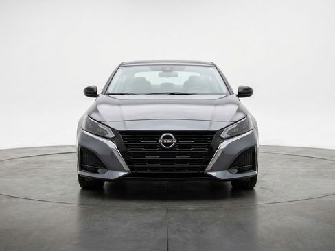 Used 2025 Nissan Altima 2.5 SV image 2