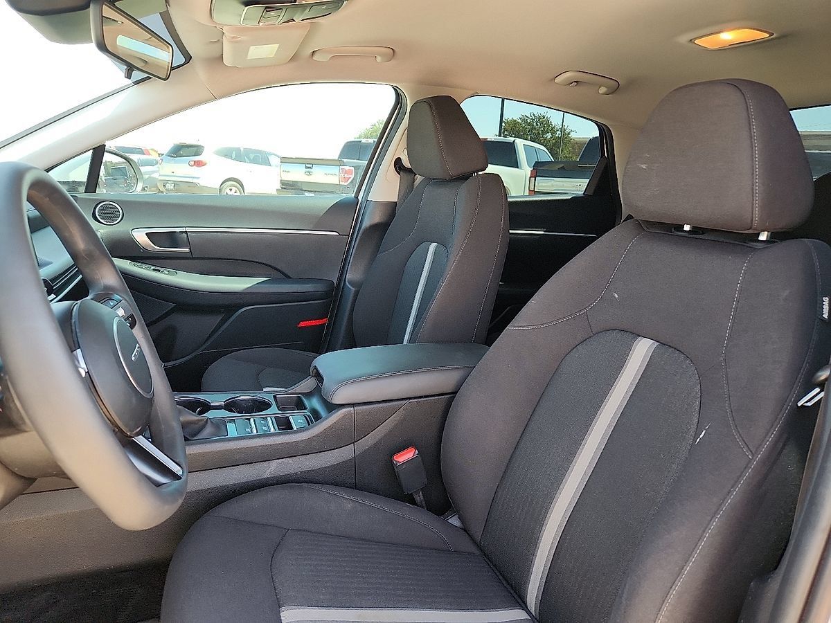 Used 2025 Hyundai Sonata SE FWD image 8