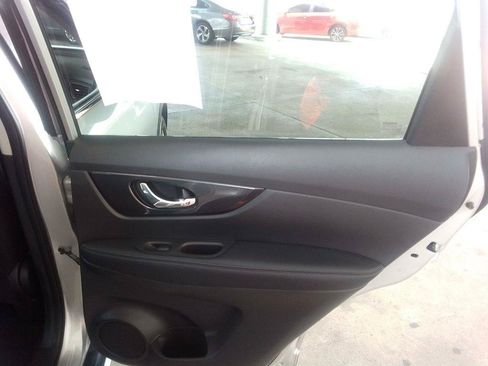 Used 2020 Nissan Rogue SV FWD image 22