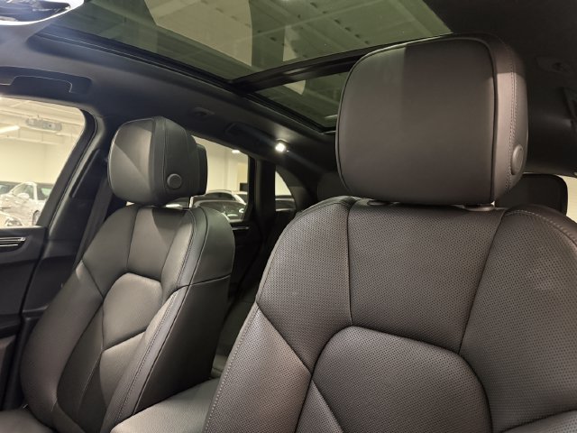Certified 2026 Porsche Macan AWD/4WD image 24