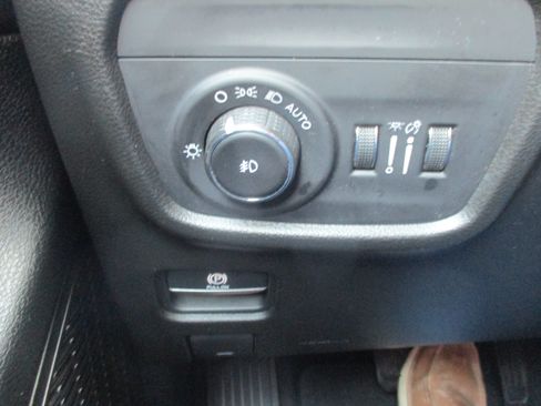 Used 2023 Jeep Grand Cherokee L Limited w/ Luxury Tech Group II AWD/4WD image 19