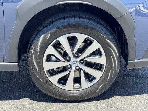 Used 2025 Subaru Outback Premium AWD/4WD image 11
