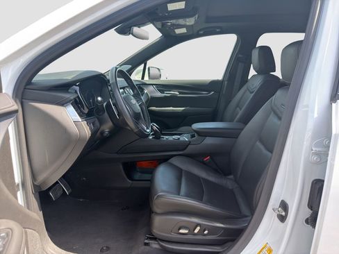 Used 2024 Cadillac XT6 Sport image 9