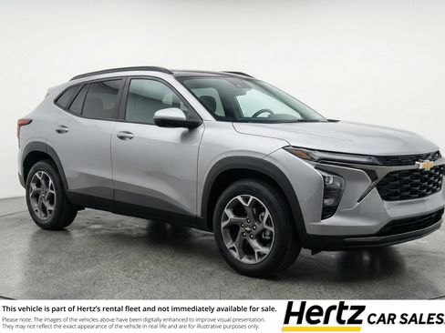 Used 2025 Chevrolet Trax LT FWD image 1