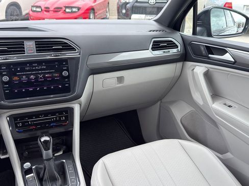 Used 2023 Volkswagen Tiguan SE R-Line image 25