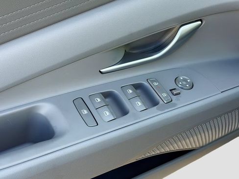 Certified 2026 Hyundai Elantra SE FWD image 17