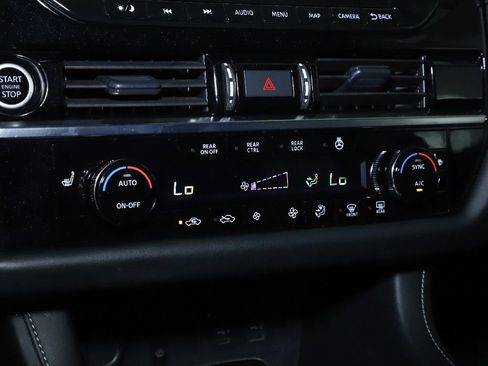 Used 2023 Nissan Pathfinder SL w/ SL Premium Package AWD/4WD image 31