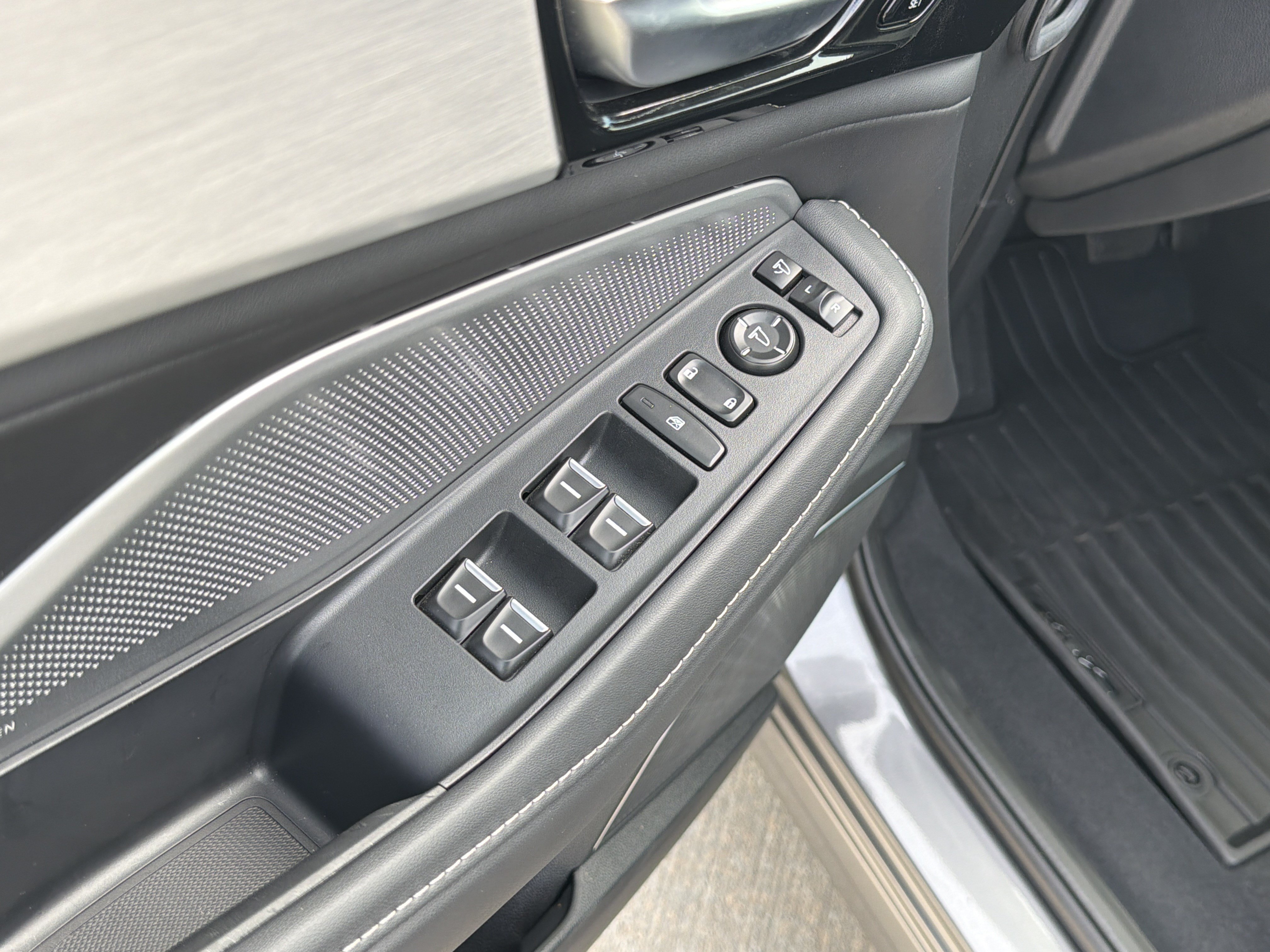Used 2025 Acura MDX w/ Technology Package FWD image 15