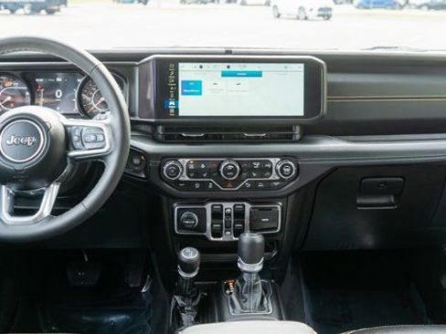 Used 2025 Jeep Wrangler Unlimited Sahara w/ Technology Group AWD/4WD image 13