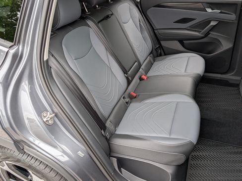 Used 2025 Volkswagen Tiguan SE w/ Panoramic Sunroof Package AWD/4WD image 19