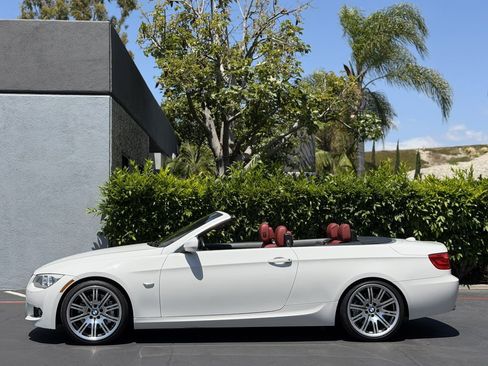 Used 2013 BMW 335i Convertible RWD image 13
