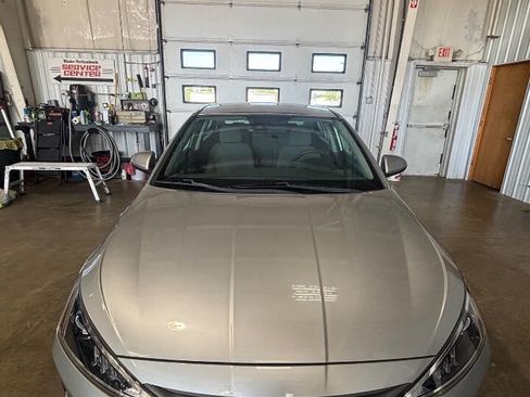 Used 2020 Hyundai Elantra SE FWD image 8