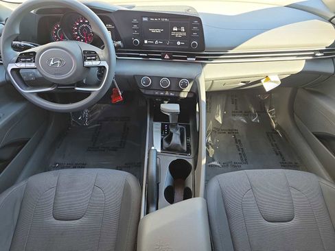 Used 2022 Hyundai Elantra SE image 14