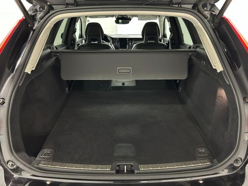Used 2018 Volvo XC60 T5 Momentum w/ Vision Package AWD/4WD image 33